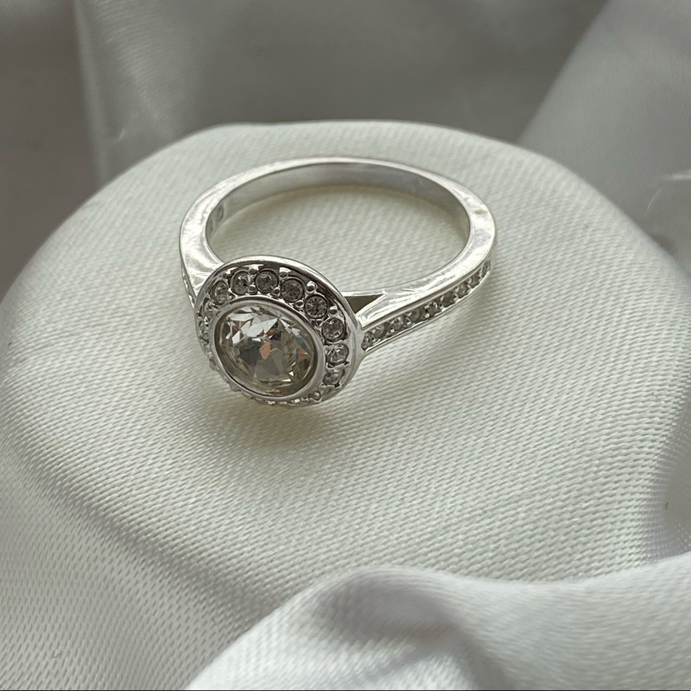 Swarovski Attract Round Halo Ring